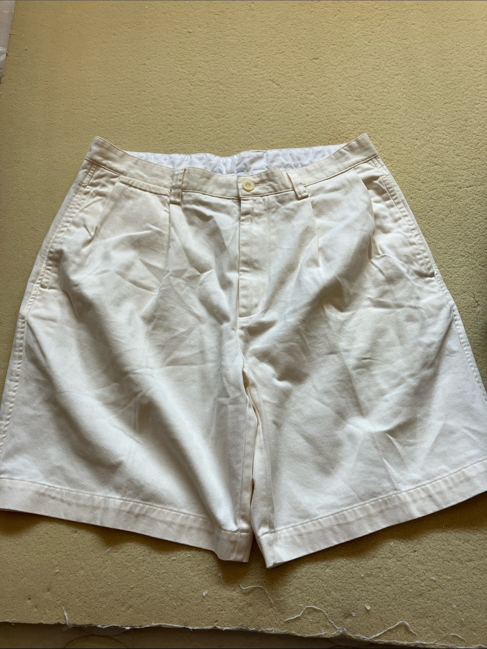 Men’s Nautical Classic Cream Shorts Size 32 Front pleated